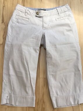 Eddie Bauer Blakely Fit Women’s Light Khaki Mid-Rise Cotton Blend Capri Pants 10